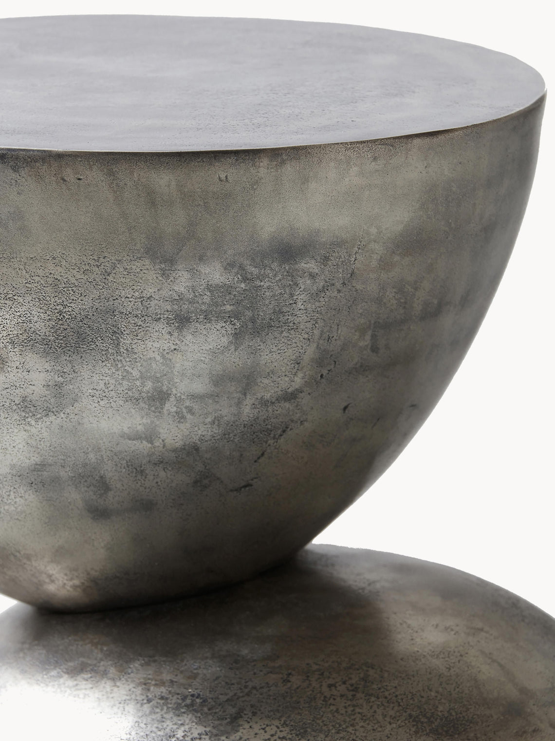Ręcznie wykonany stolik pomocniczy z aluminium Heena