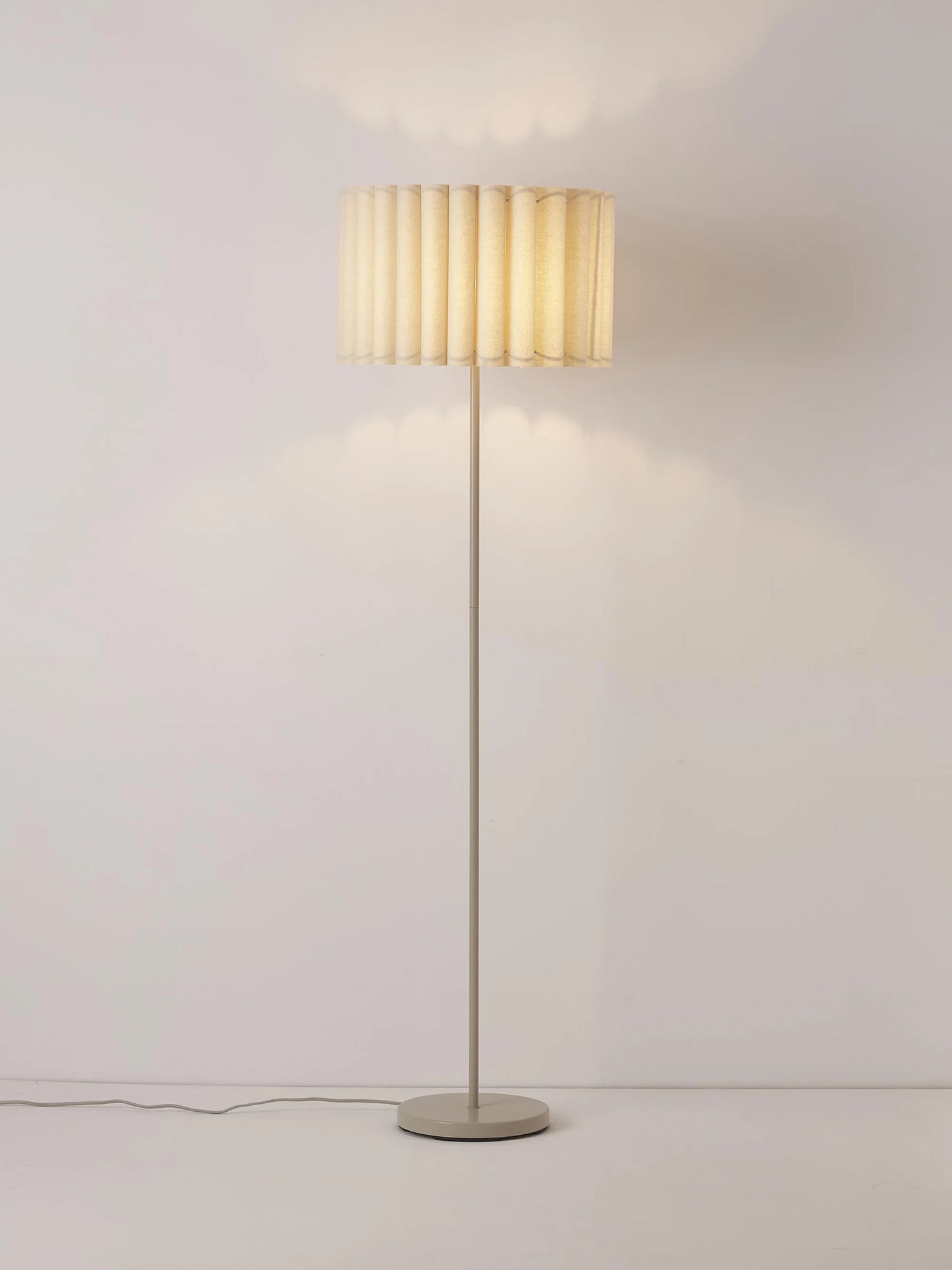 Lampa podłogowa z lnu Lucina