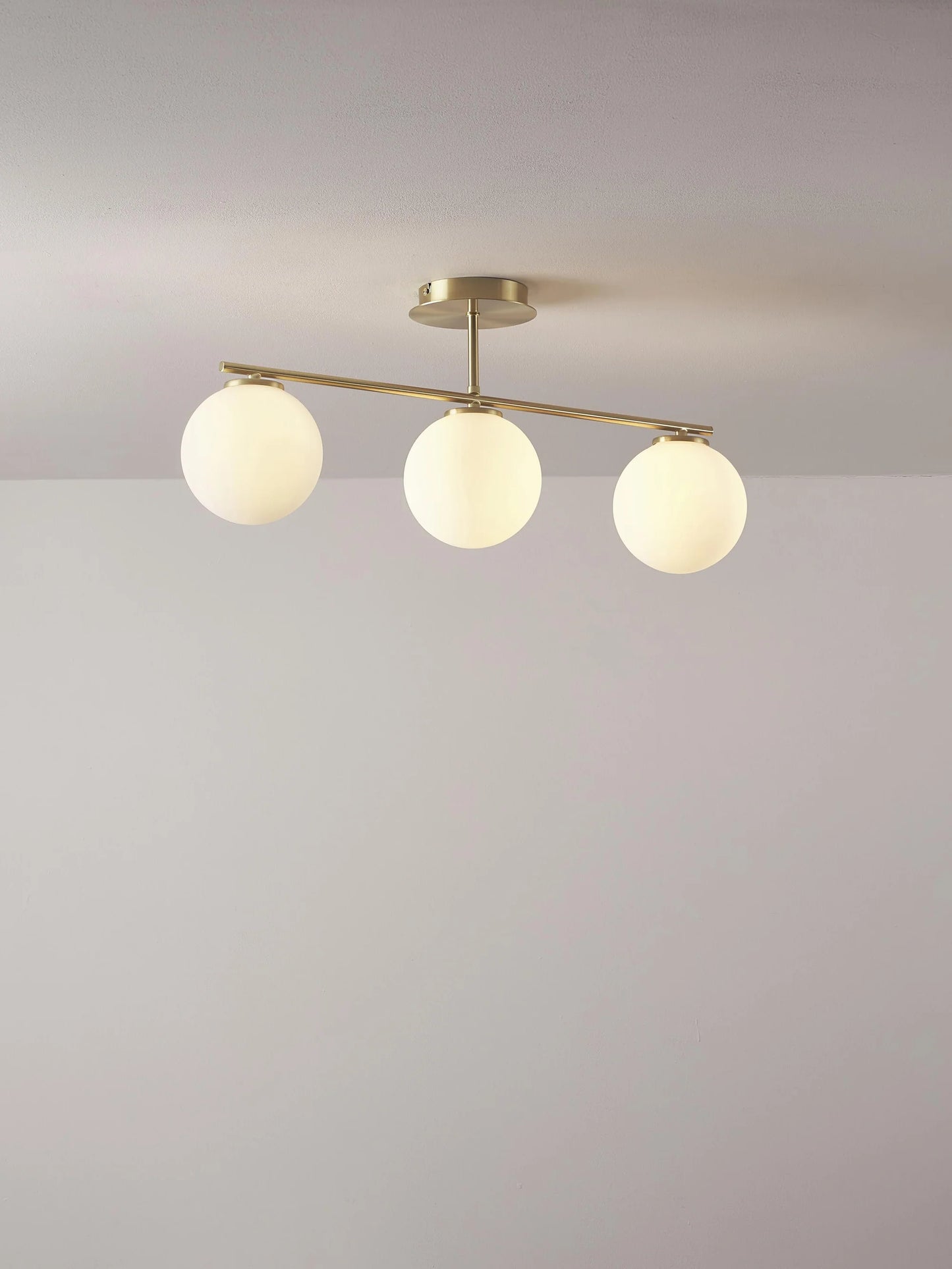 Lampa sufitowa ze szkła opalowego Atlanta
