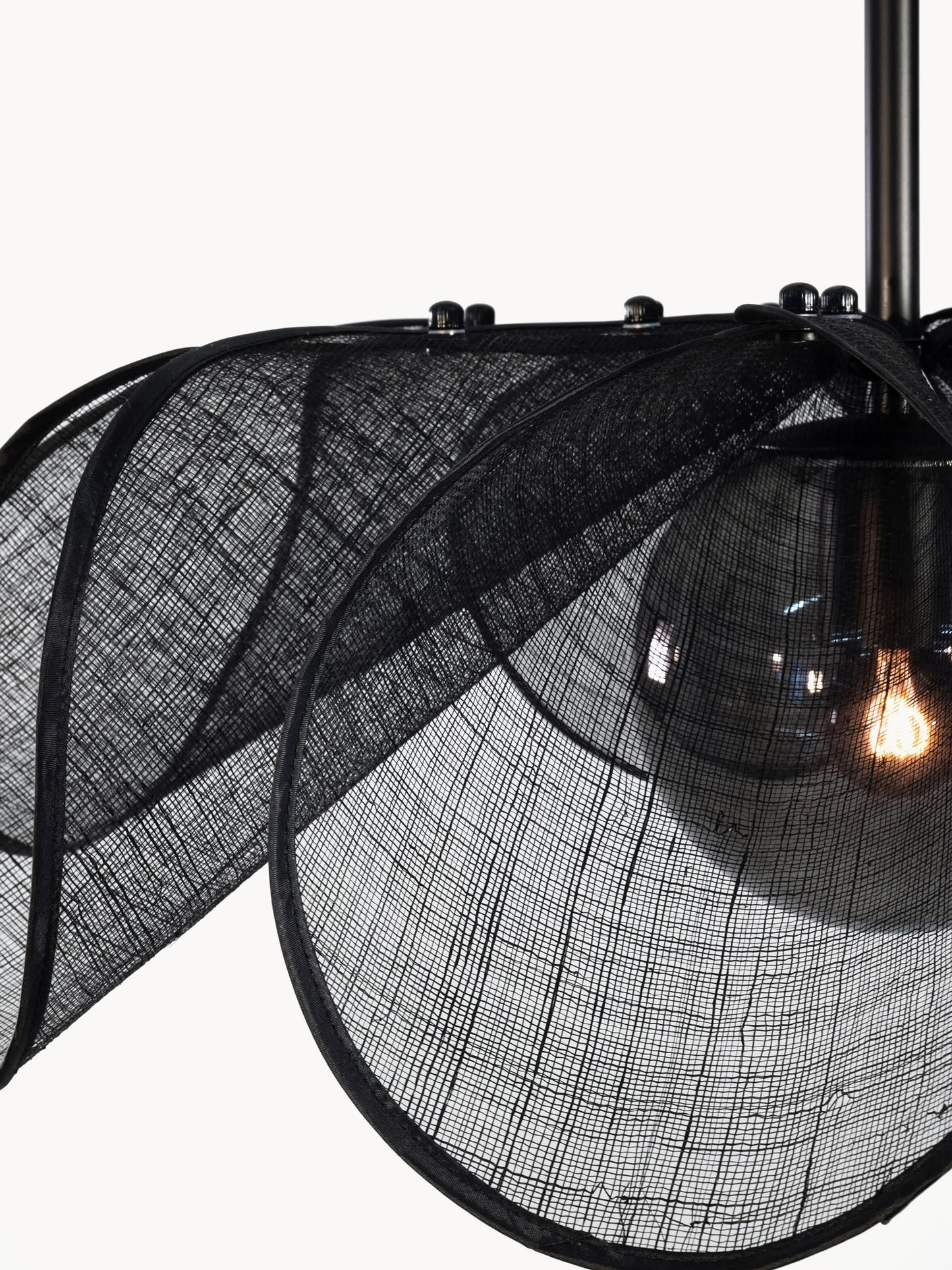 Duża lampa wisząca z włókien bananowych