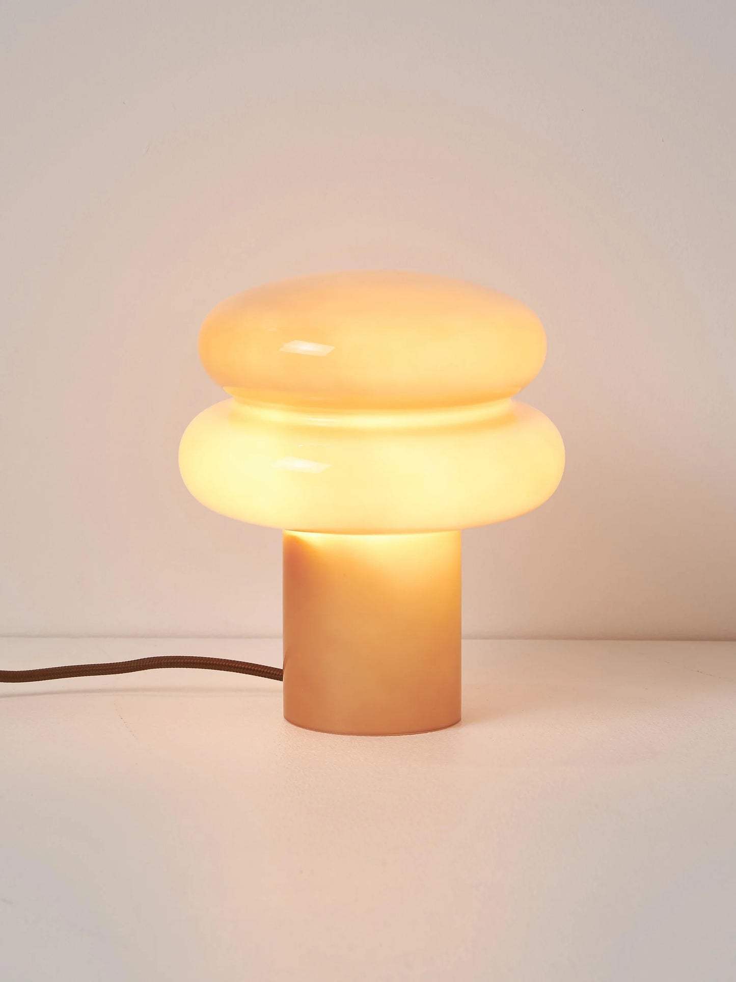 Mała lampa stołowa ze szkła opalowego Baya