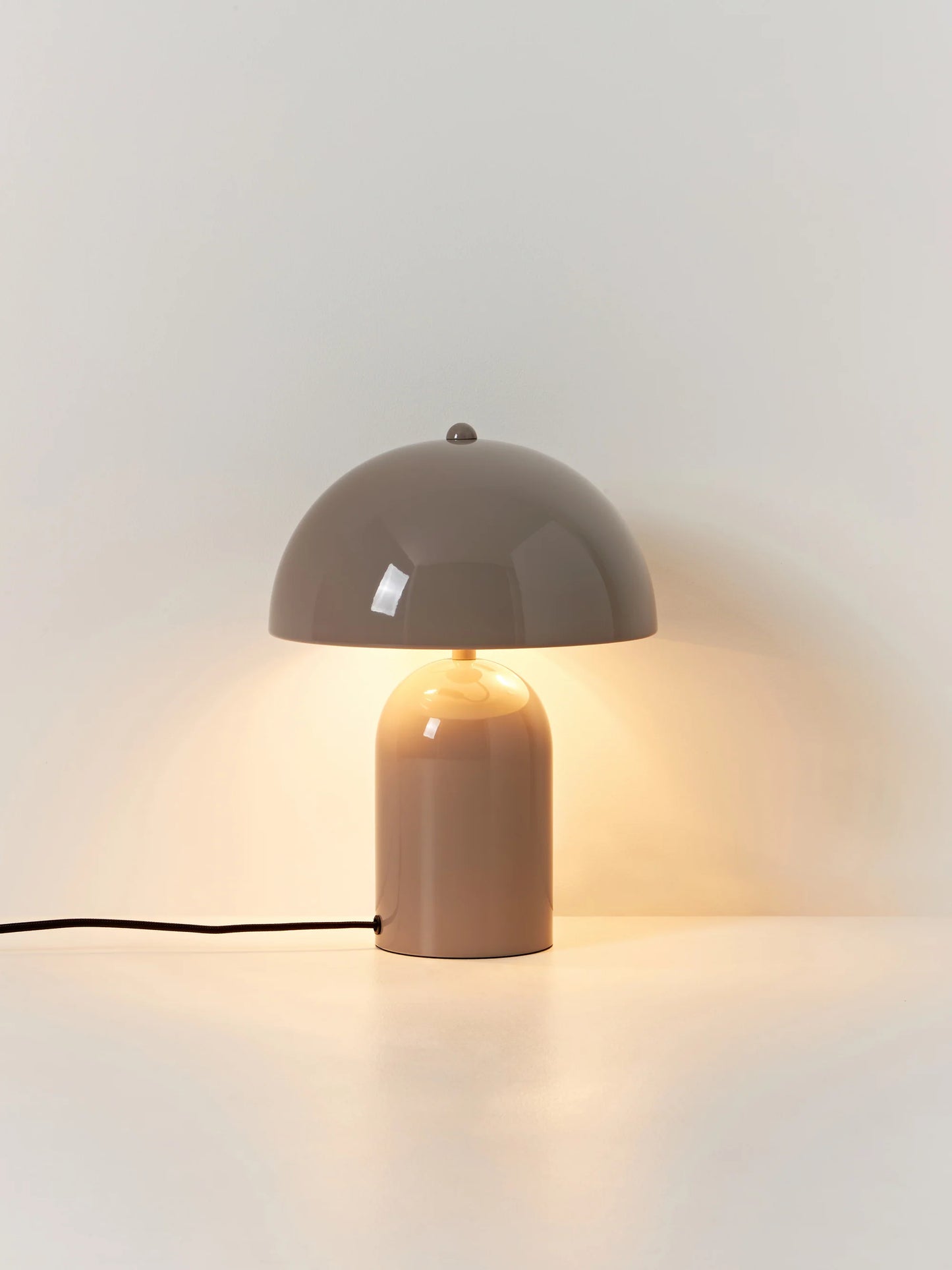 Mała lampa stołowa Walter