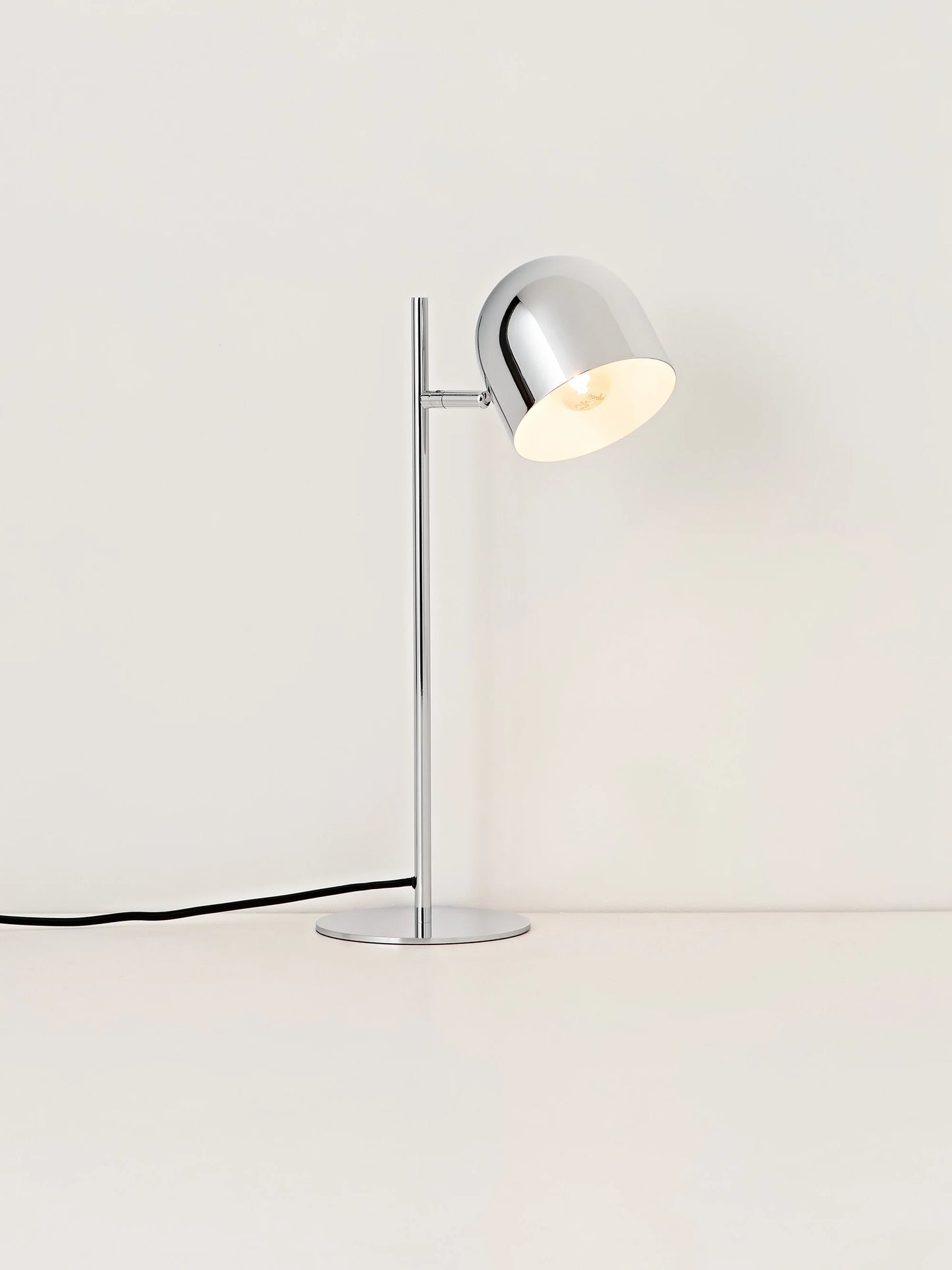 Lampa stołowa z metalu Almo