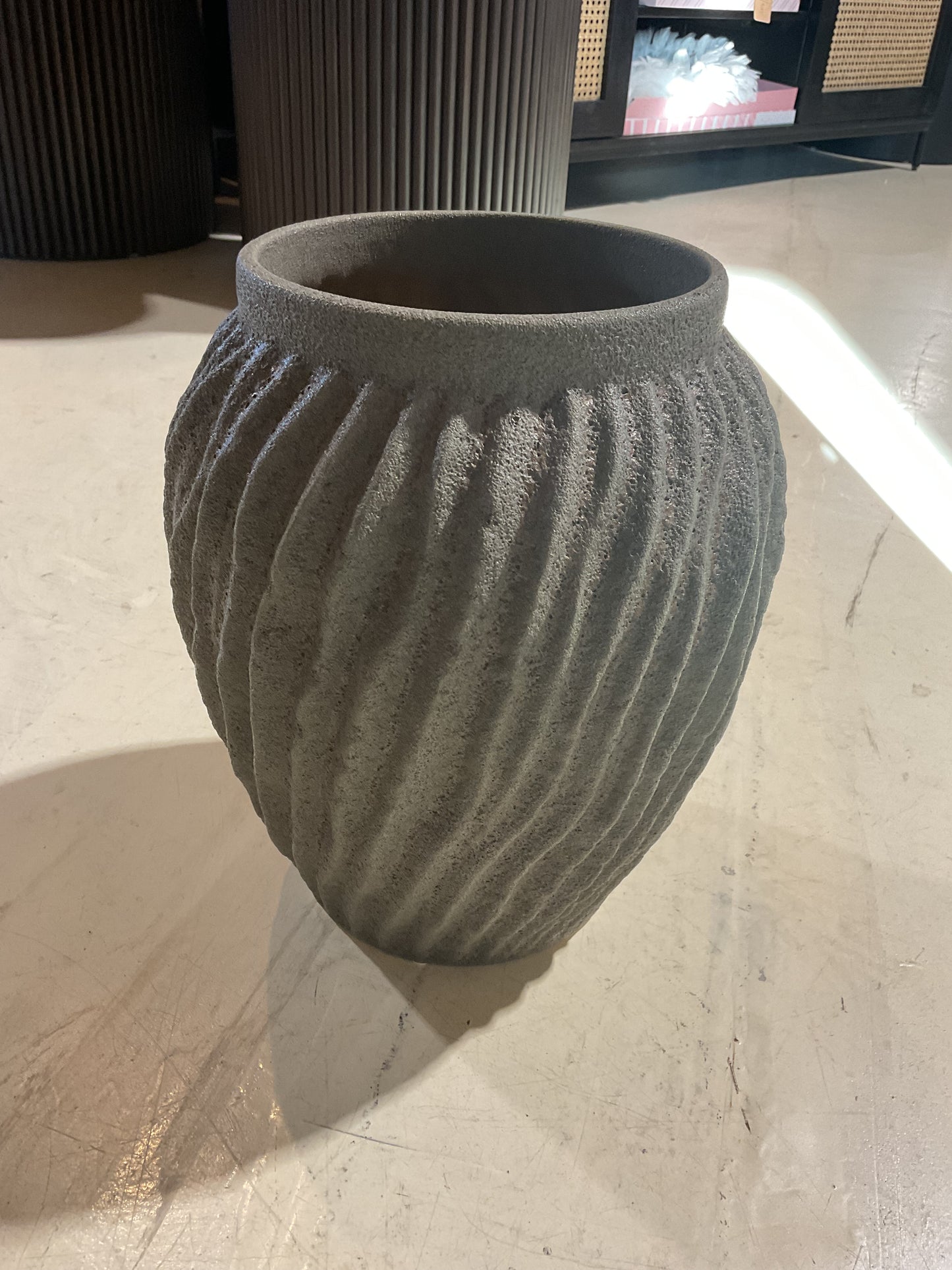Wazon Raw, W 29 cm