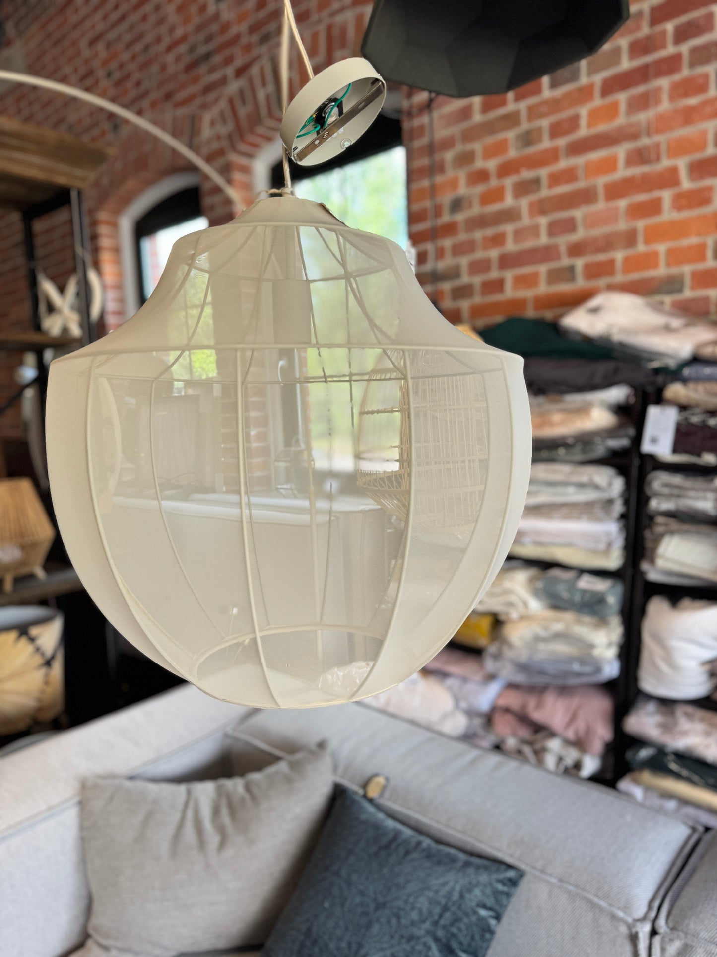 Lampa wisząca z siateczki Beau