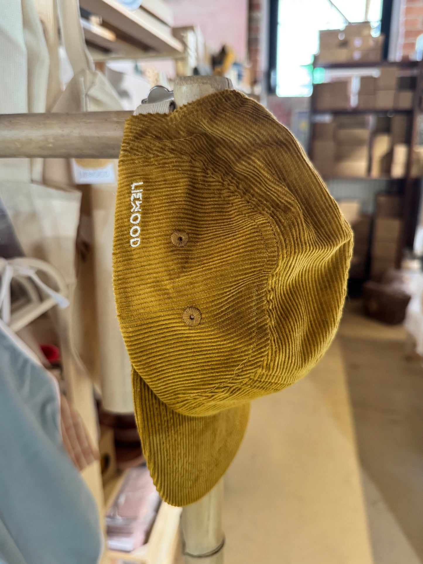 Czapka z daszkiem musztardowa Liewood 6-12M