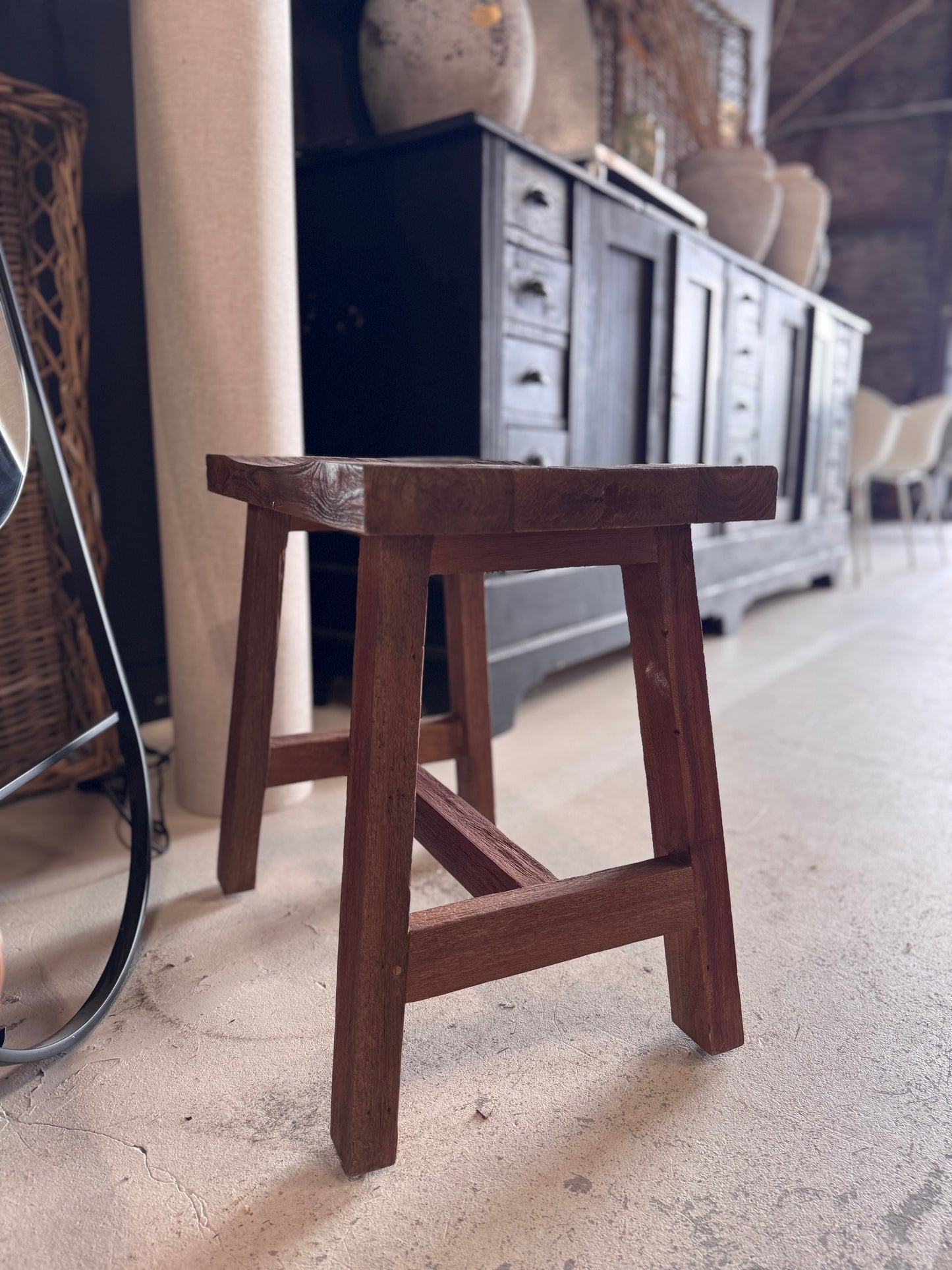 Taboret z drewna tekowego