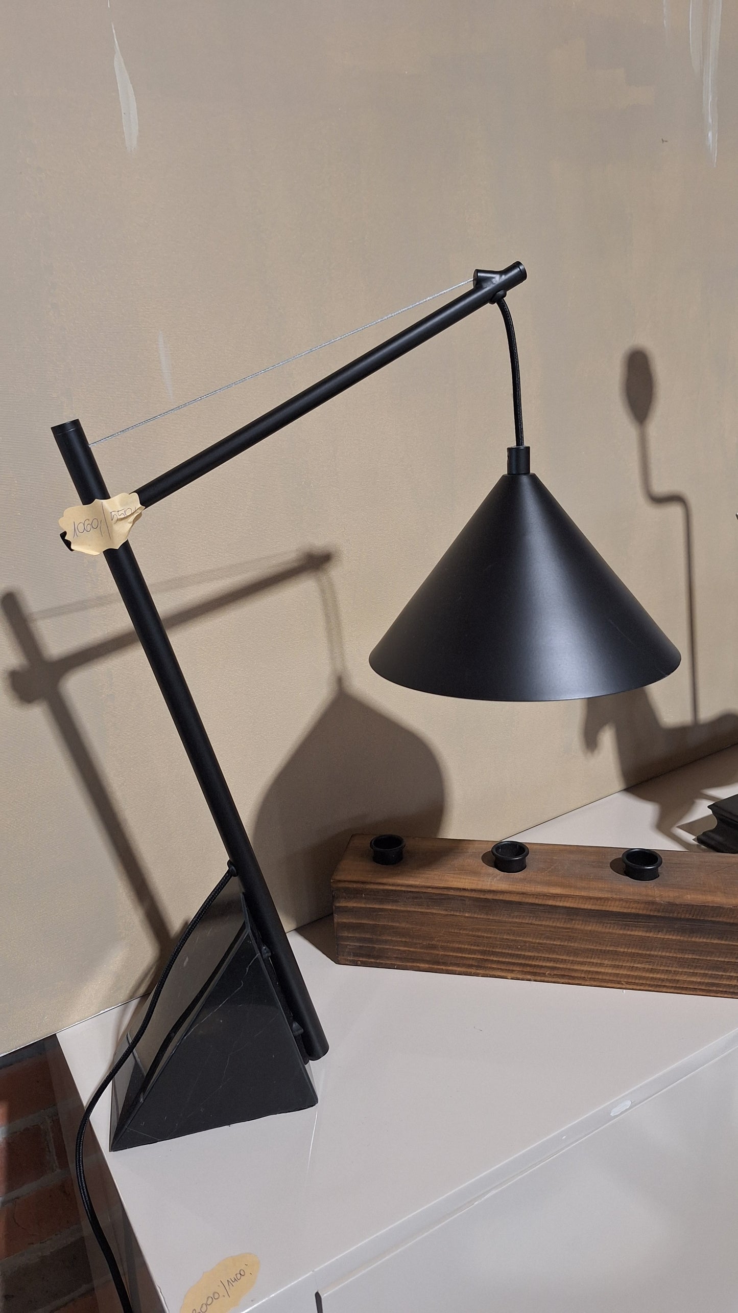 Lampa stołowa z marmurową podstawą Reyna