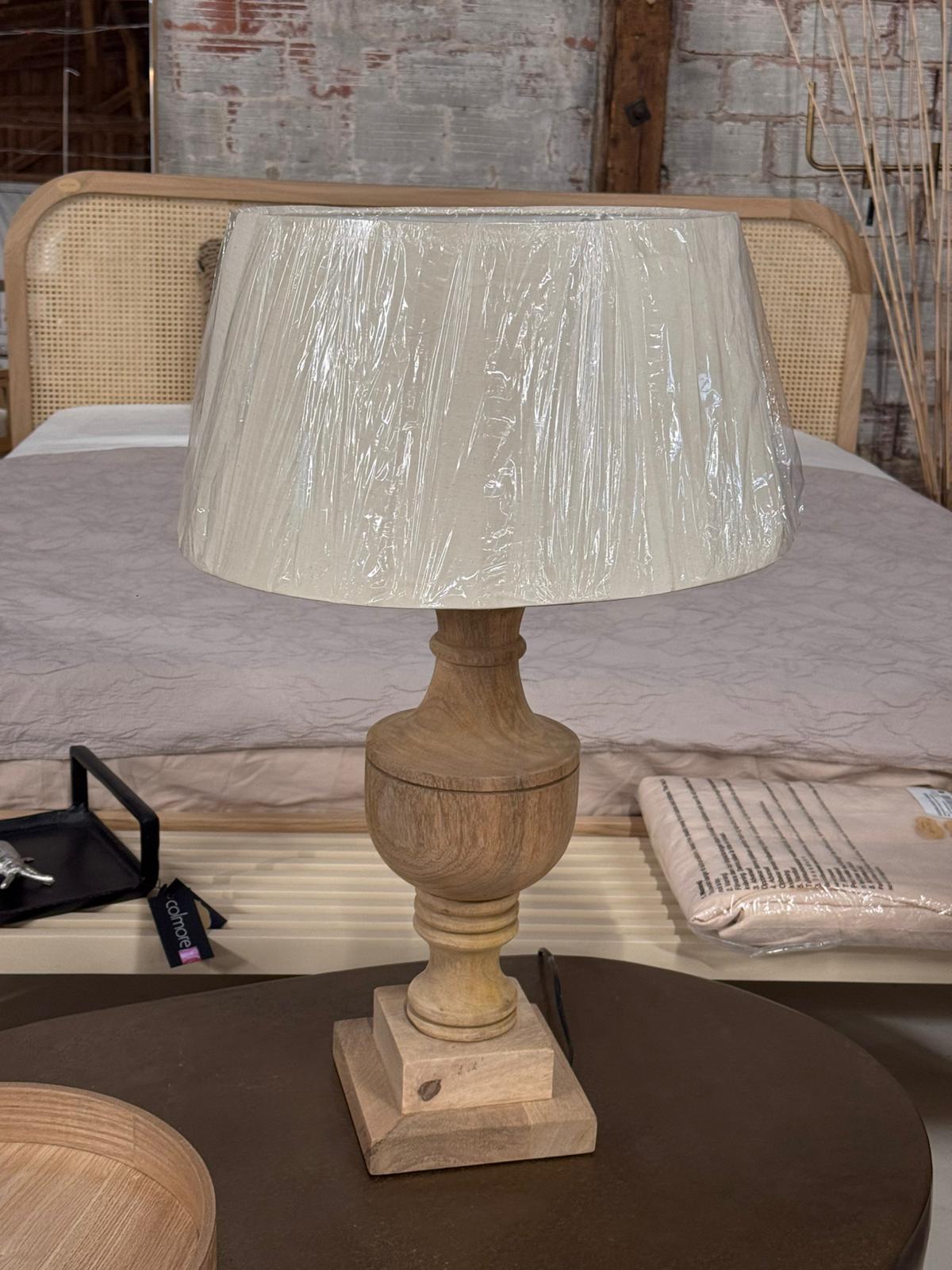 Lampa stołowa