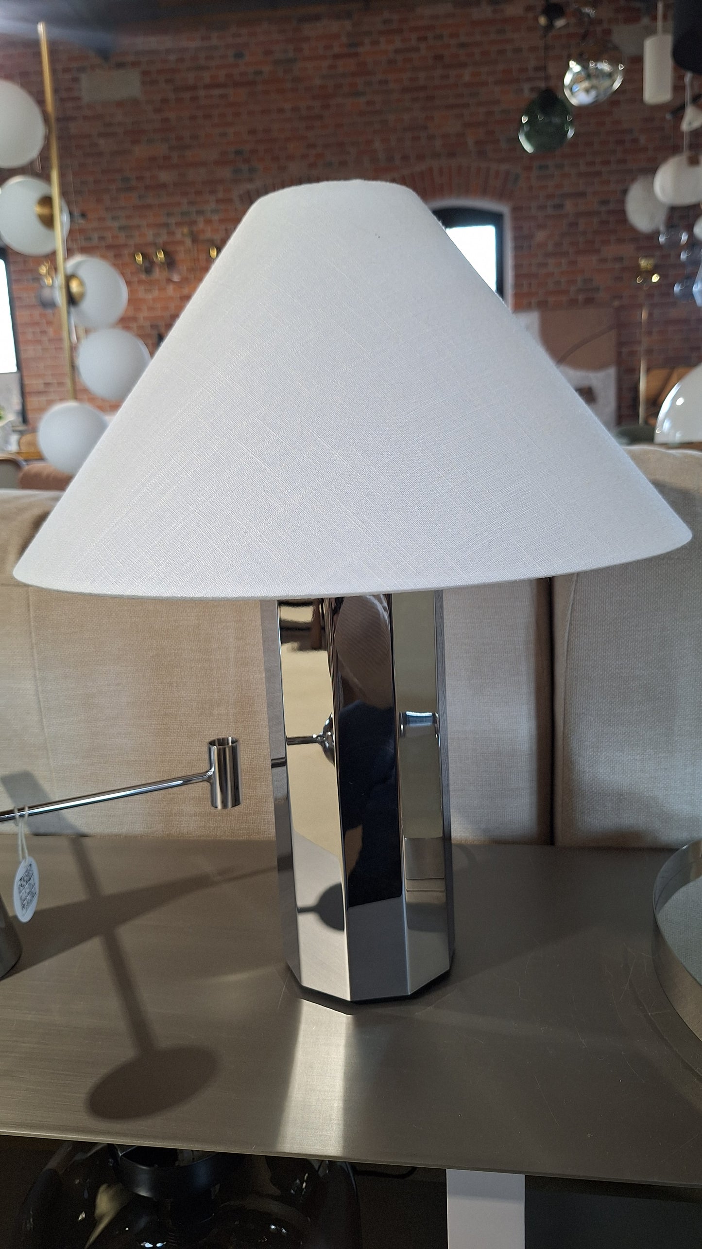 Lampa stołowa z metalu Lima